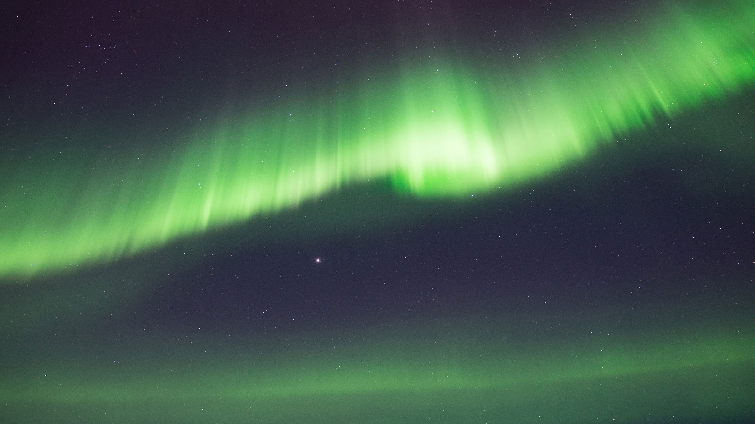 https://tayeblog.net/images/yootheme/science-post-chasing-aurora-borealis-video-poster.jpg